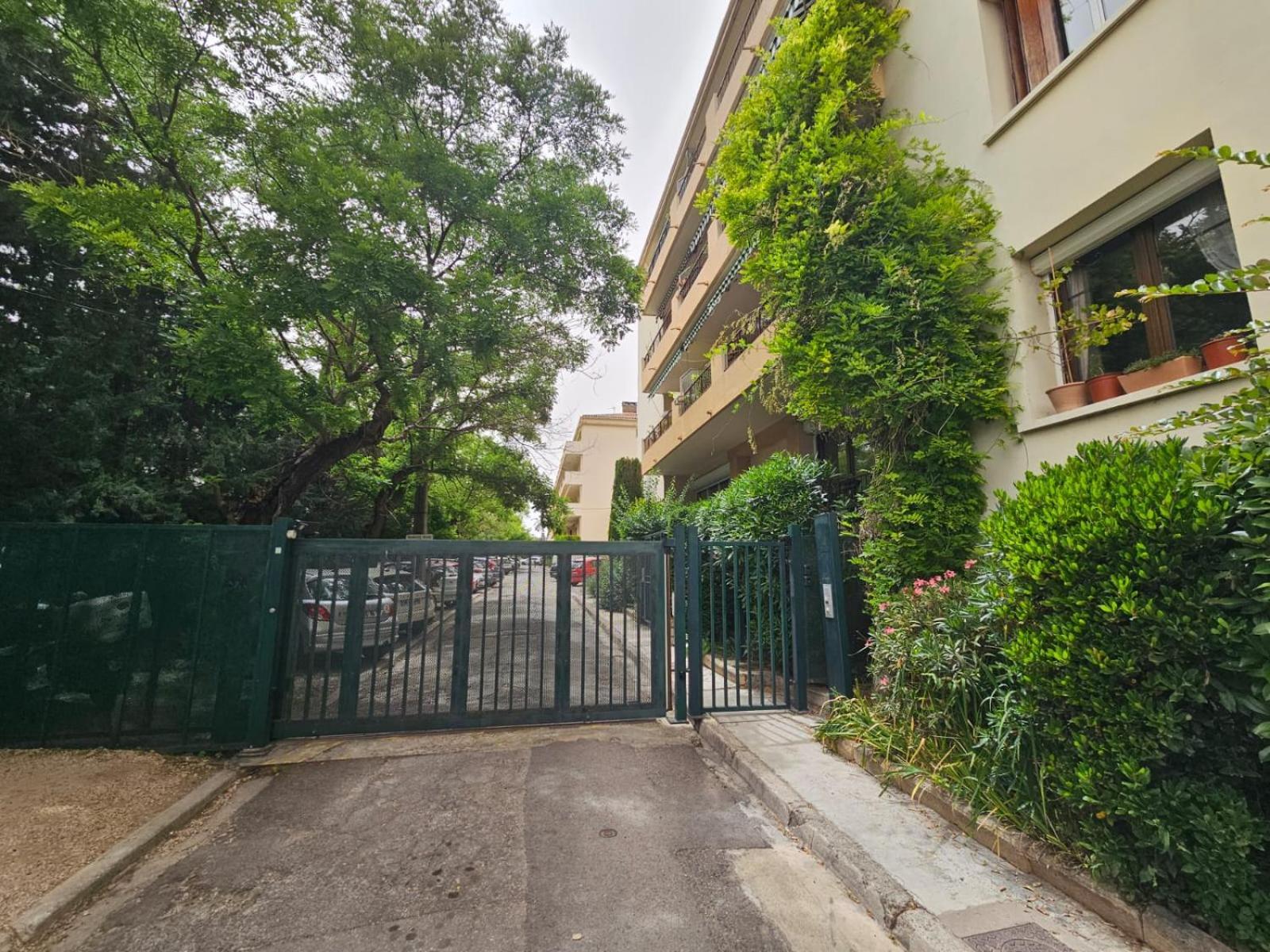 Provencal-Style Apartment Aix-en-Provence Exterior photo